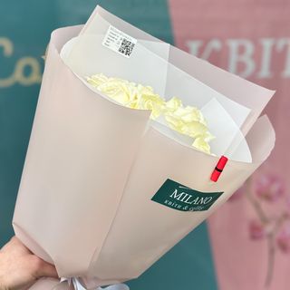 Букет з 7 білих троянд 70 см першого сорту