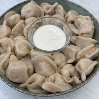 Пельмені з яловичиною та свининою (сметана)