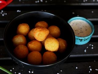 Картопляні крокети з соусом Тартар (200/50г)