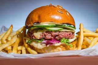 Date Killer burger & cartofi prajiti