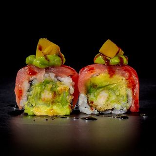 204. Uramaki tuna mango