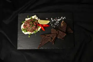 Тар тар з телятини (120г/70/70г)