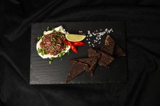 Тар тар з телятини (120г/70/70г)