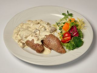 Крученики по-венеціанськи під грибним соусом (150/100г)