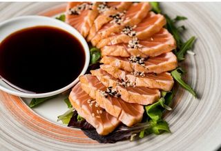 53. Salmone tataki