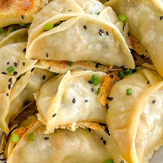 Ravioli alla griglia ripieno di pesce - 6 pezzi（鱼肉煎饺）