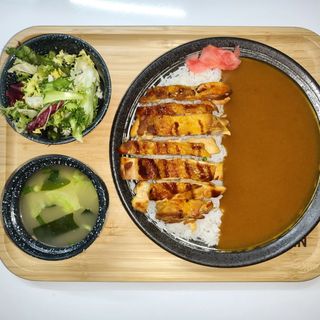 51. Combo Teriyaki Pollo Curry