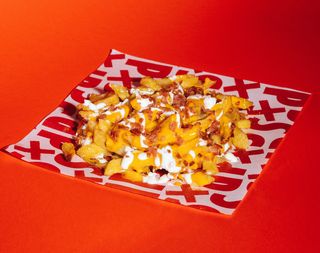 Patatas con chedar y bacon