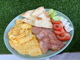 Bezglutenski omlet sa slaninom