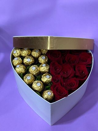 ვარდები შეკოლადი ყუთში