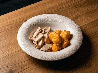 Куряче філе в вершковому соусі з картоплею дюшес (180g)