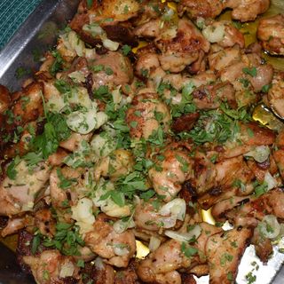 POLLO AL AJILLO. PAPAS