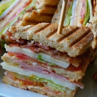 Sándwich De Club