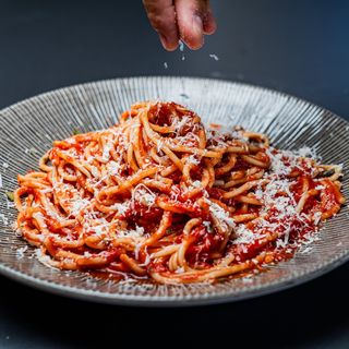 Pasta with tomato sauce / Pasta con salsa de tomate