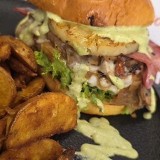 HAMBURGUESA ESTILO MONTERREY 