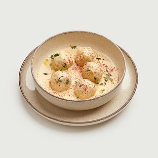 Курячі мітболи у вершковому соусі