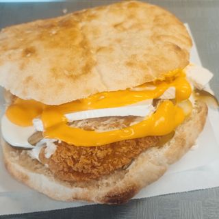 Crispy sandwich cu cascaval