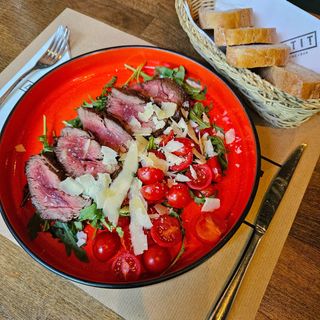 Biftek tagliata sa sirom grana padano