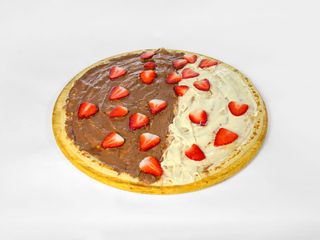 Палачинка с шоколад бял,кафяв и ягоди (40см/280г)