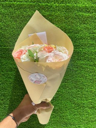 Bouquet 18 fleurs et 6 Ferrero