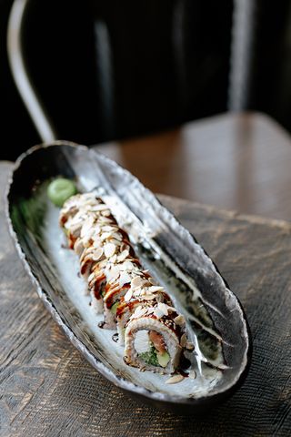 Рол Ніппон з вугром (325г)