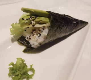 385.Temaki uramaki vegetale 1 pezzo