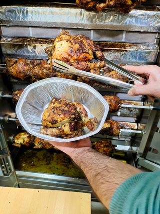 2 Pollo A L'Ast Entero Con Patatas