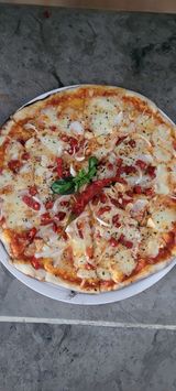 Pizza Mazzara ( viande hachée) + frite
