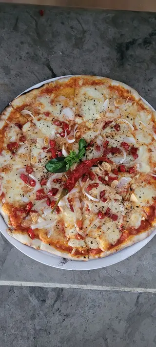 Pizza Mazzara ( viande hachée) + frite