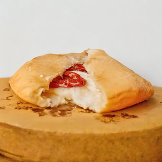 Panzerotto Fritto con stracciatella e pomodori secchi