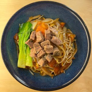 Noodles Saltati con Manzo