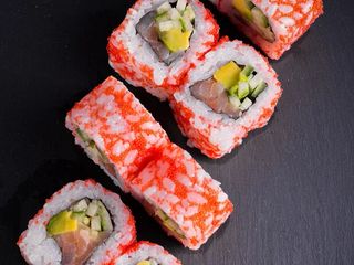 CALIFORNIA Z ŁOSOSIEM (240g)