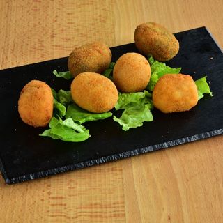 Croquetas rulo cabra y mermelada(8 unid)