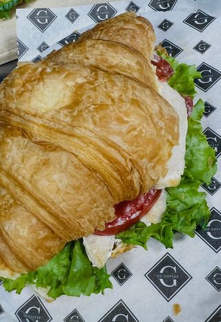 Круассан с курицей
(0.114г)