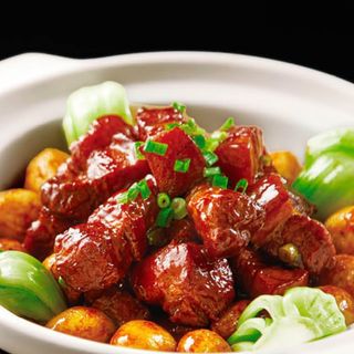 虎皮蛋红烧肉 Huevos de codorniz fritos con panceta