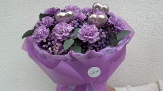 Bukiet Lawendowych goździków 11 szt + 3 serca