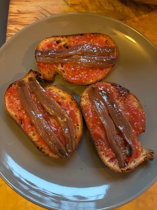 Pao de alho com anchovas