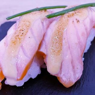 Mayo soja flambeado Nigiri Salmón