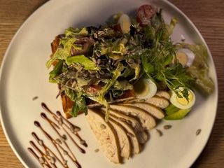 Салат з куркою та авокадо (280г)