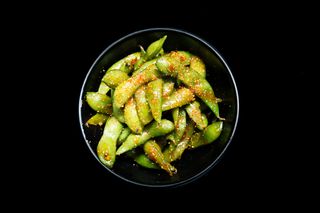 Edamame Sa Togarashijem U Sweet Chilli Sosu