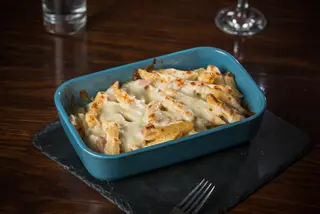Penne gratinate cu sos alb