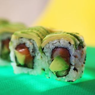 906-TOP AVOCADO ROLL (8 PCS) D