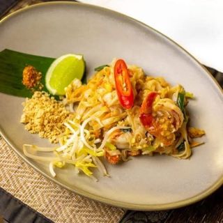 Pad thai sai khung