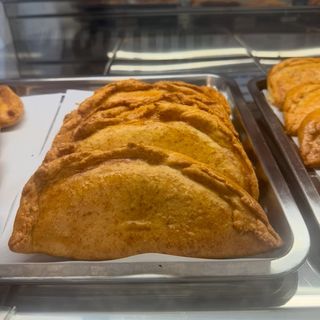 Empanadilla queso de cabra y cebolla caramelizada