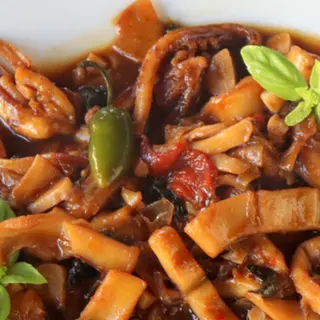 Chipirones Salteados Con Cebolla Y Jengibre