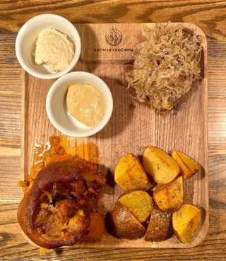 Golonka pieczona w piwie Upir