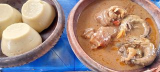 1 Boule de kabato + Sauce arachide