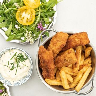 Ryba morszczuk ,frytki, surówka ,zupa dnia gratis