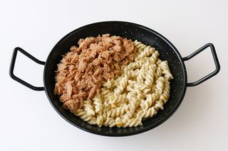 Toplo-hladna tuna pasta
