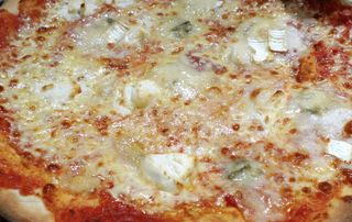 Pizza Cuatro Quesos (30 Cm.)